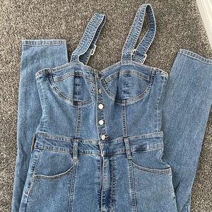 Guess overall jumpsuit